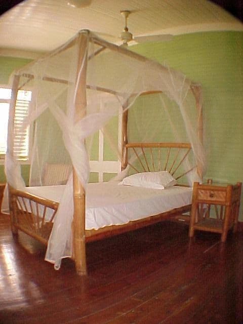 Sunshine 4 Poster Bed