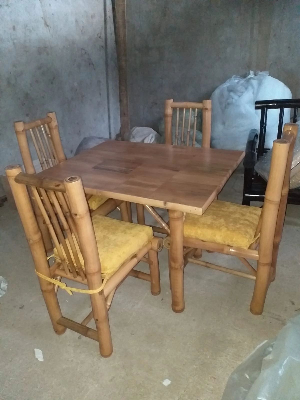 4 Seater Dining Table (39x48)